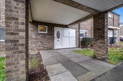 Outstanding 4 Bedroom House Vacation rental in Corby