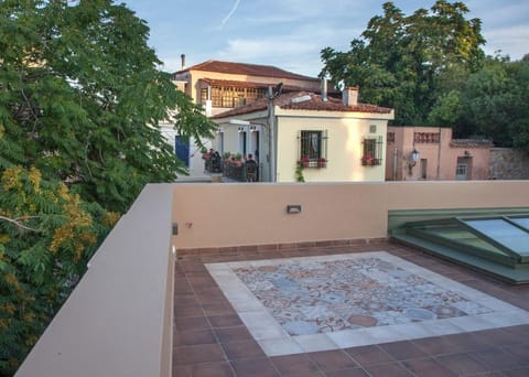 Tripodon Plaka | In the shade of Acropolis by GHH Apartment in Plaka