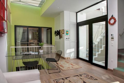 Tripodon Plaka | In the shade of Acropolis by GHH Apartment in Plaka