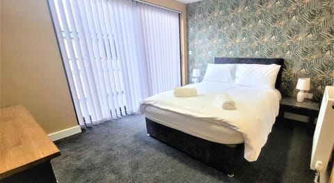 Friary House Serviced Apartments by Roomsbooked - 24Hr Reception Hotel in Gloucester