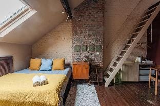 A3)Big &Cozy Vintage Mezzanine 1-Bedroom Apt for 5 Apartment in Saint-Gilles