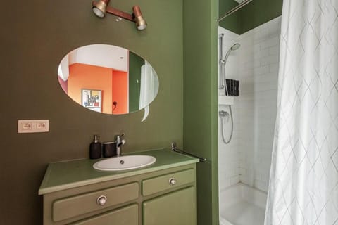 A9)Four Stylish APT for Groups 16+ppl @CITYcenter Vacation rental in Saint-Gilles