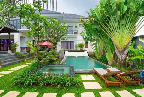 Cozy 7 BR Private Pool Villa walking Beach Y017 Villa in North Kuta