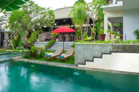 Cozy 7 BR Private Pool Villa walking Beach Y017 Villa in North Kuta