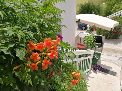 Dvosoban apartman Jadra s 2 kupaonice i 2 klime Apartment in Omiš bus station