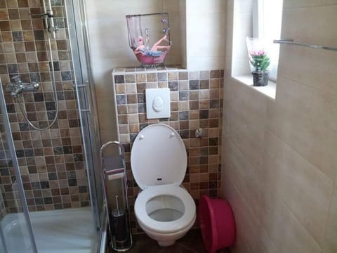 Dvosoban apart Jadra sa 2 kupaonice i 2 klime Omiš Apartment in Omiš bus station