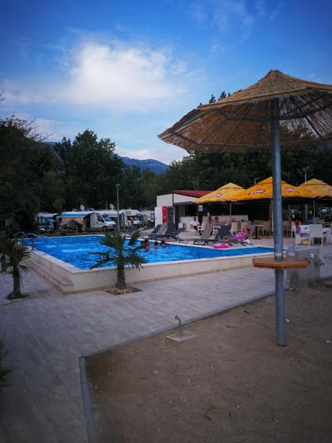 Potpuno novi mini apartman s capsul coffie free Apartment in Omiš bus station