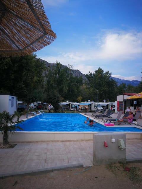 Potpuno novi mini apartman s capsul coffie free Apartment in Omiš bus station