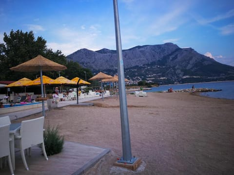 Potpuno novi mini apartman s capsul coffie free Apartment in Omiš bus station