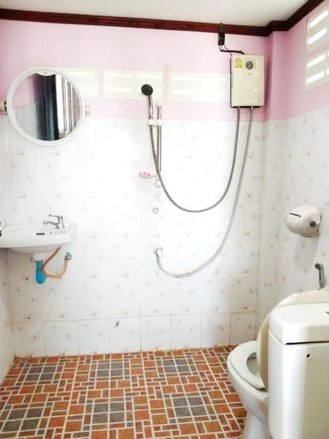 Leam Sai - Deluxe Sea View with Bath Pod Vacation rental in Krabi Changwat