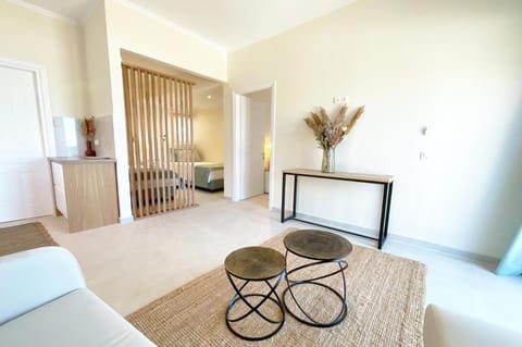 Beachfront 4-bed luxury suite - Agios Gordios Corfu Greece Apartment in Saint Gordios beach