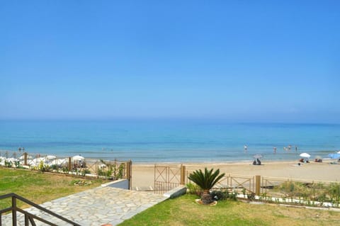 Beachfront 4-bed luxury suite - Agios Gordios Corfu Greece Apartment in Saint Gordios beach