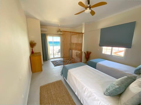 Beachfront 2-bed luxury suite - Agios Gordios Corfu Greece Apartment in Saint Gordios beach