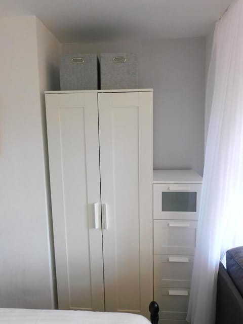 Modern bright studio apartment in south Glasgow Apartment in Glasgow