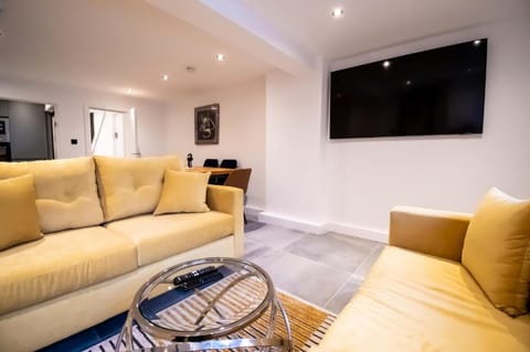 Winter Garden Suites by Sasco Apartments Apartment in Blackpool