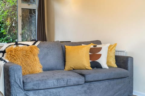 Pierocks Carver Entire house, Free Parking and WI-FI in High Wycombe Apartment in High Wycombe