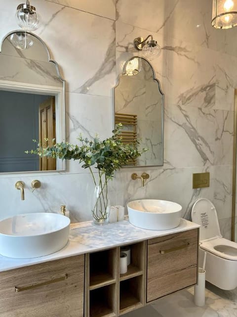 Fayhomes West Midlands Luxury Late 1800 Property Vacation rental in Walsall