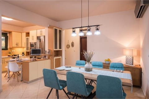 Four-Bedroom Villa Near Downtown by Delfus Villa in Crete