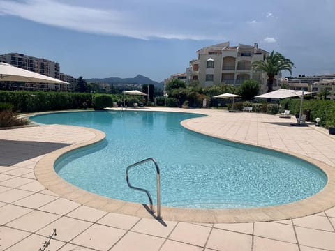 Studio moderne - Port de Mandelieu - Proche Mer Hotel in Mandelieu-La Napoule