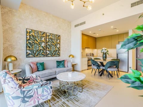 Gorgeous 1 BR with Private Terrace | Marina View Apartment in Dubai