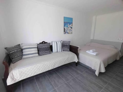 Maisonette 30 meters from Perissa Beach Apartment in Perissa