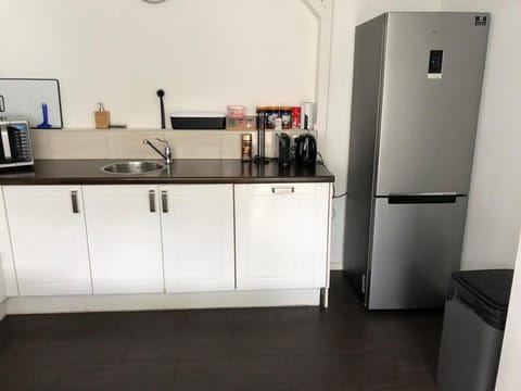 New TU Delft City Garden View Prins Room delta Apartment in Delft