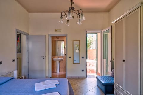 Holiday House The Red Cat Vacation rental in Torre Annunziata