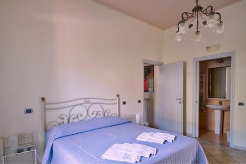 Holiday House The Red Cat Vacation rental in Torre Annunziata