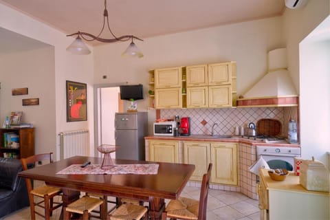 Holiday House The Red Cat Vacation rental in Torre Annunziata