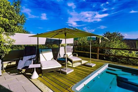 Panorama Haus mit Pool Villa in Weil am Rhein