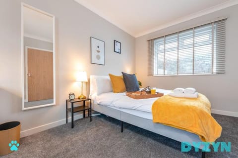 The Nest - Parking - Garden - By Dyzyn Vacation rental in Cardiff