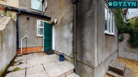 Taff Towers - Pet Friendly - City Garden by Dyzyn Vacation rental in Cardiff