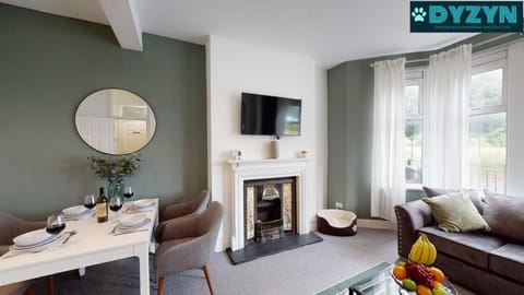 Taff Towers - Pet Friendly - City Garden by Dyzyn Vacation rental in Cardiff