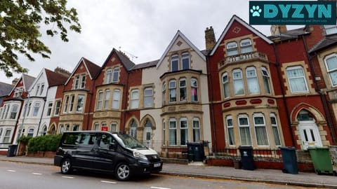 Taff Towers - Pet Friendly - City Garden by Dyzyn Vacation rental in Cardiff