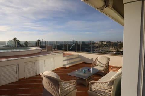 Sea view flat with swimming pool Apartment in Forte dei Marmi