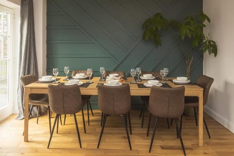 Upton Grange Town House Vacation rental in Chester