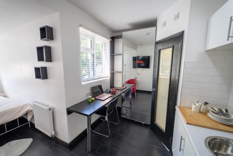 39 North road Studios near QE and UOB  Apartment in Birmingham