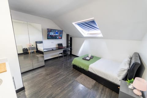 23 North road Studios near QE and UOB Hotel in Birmingham