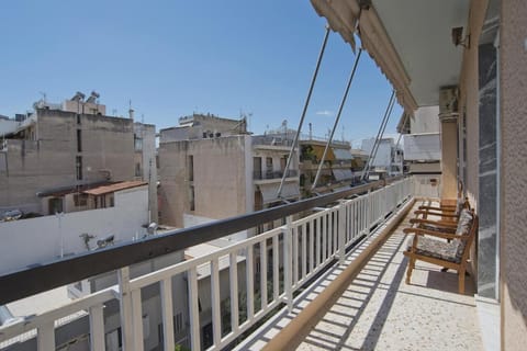 Andromaxi 2BR Apt near SNFCC, AC, WiFi Apartment in Kallithea