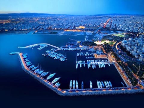 Andromaxi 2BR Apt near SNFCC, AC, WiFi Apartment in Kallithea