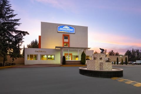 Howard Johnson by Wyndham Toluca Hotel in Toluca