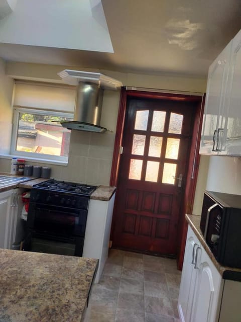 Paradise Apartment- Female Only Hotel in Bradford