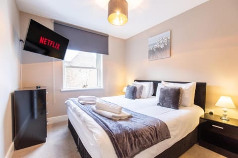 Velvet 2-bedroom apartment, Conduit Lane, Hoddesdon Apartment in East Hertfordshire District