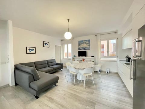 Ida Palace, new deluxe seafront apartment Apartment in Stintino