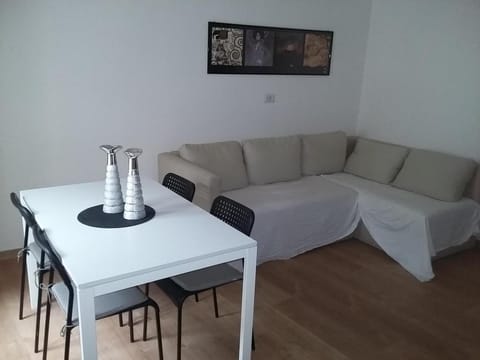 central apartment, just steps from the Duomo and the Teatro, with balcony Apartment in Orvieto