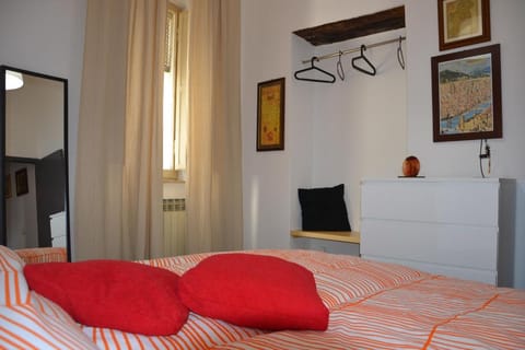 central apartment, just steps from the Duomo and the Teatro, with balcony Apartment in Orvieto