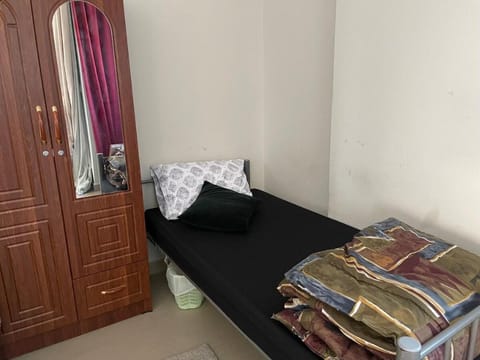 Ladies hostel (bed space) Apartment in Al Sharjah