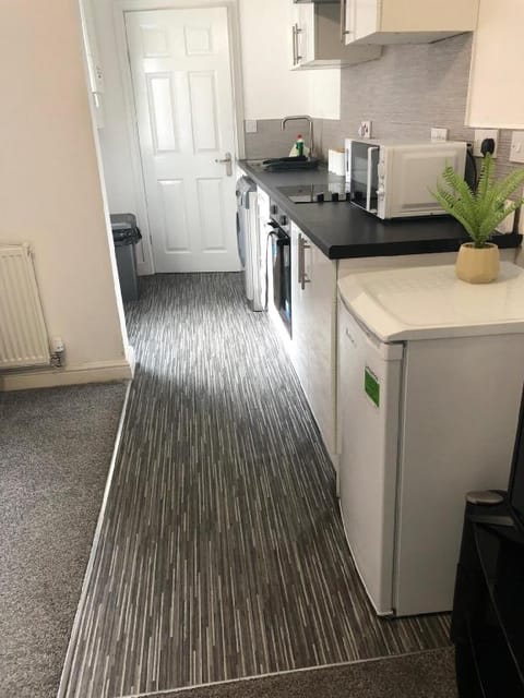 One Bed Flat in Central Stoke Near Train Station Apartment in Stoke-on-Trent