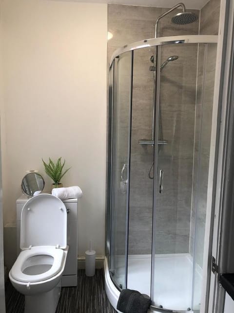 One Bed Flat in Central Stoke Near Train Station Apartment in Stoke-on-Trent