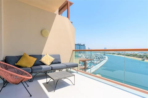 Luxurious  Studio with breath-taking Palm Views Apartment in Dubai